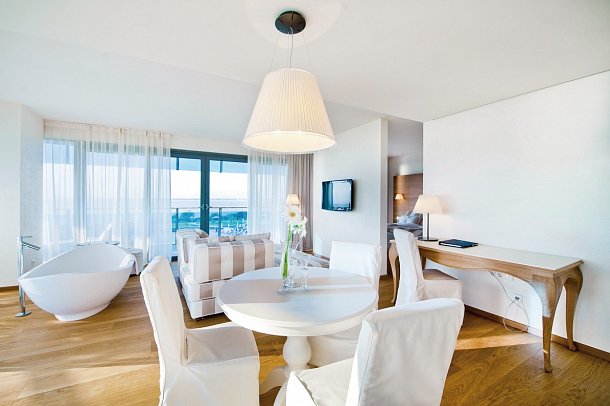 Falkensteiner Hotel & Spa Iadera - Wohnbeispiel Suite Meerseite (Zimmercodierung WBC)