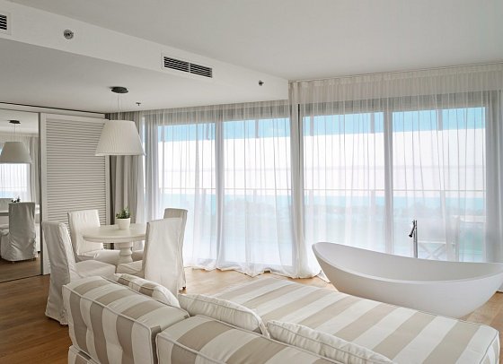 Falkensteiner Hotel & Spa Iadera - Wohnbeispiel Suite Meerseite (Zimmercodierung WBC)