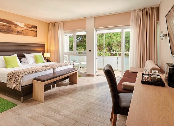 Pinija - Wohnbeispiel Familienzimmer Premium Parkblick (Zimmercodierung FMG)