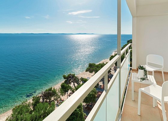 Pinija - Beispiel Balkon Familienzimmer Premium Meerblick (Zimmercodierung FMM)