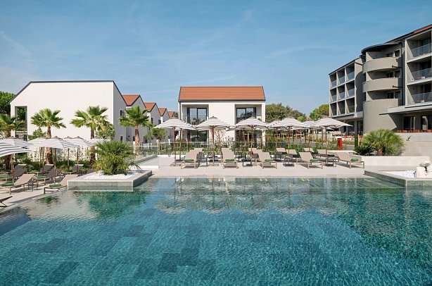 Molum Hotel & Residences