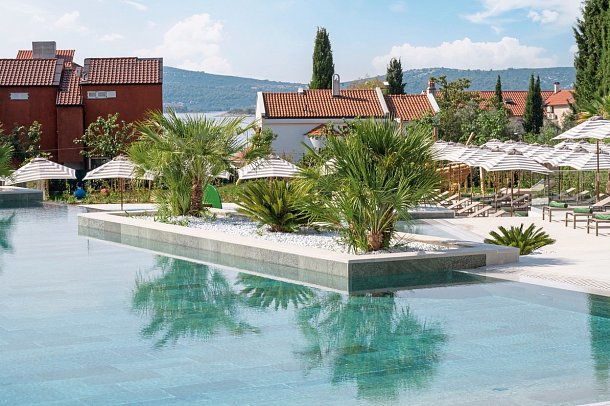 Molum Hotel & Residences