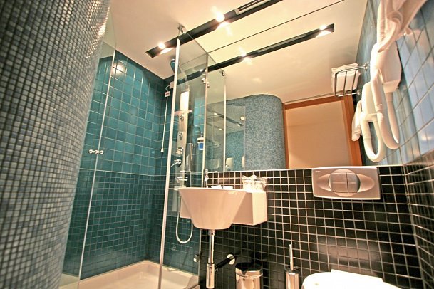 Kornati - Beispiel Bad Doppelzimmer Premium Meerblick (Zimmercodierung DMM)