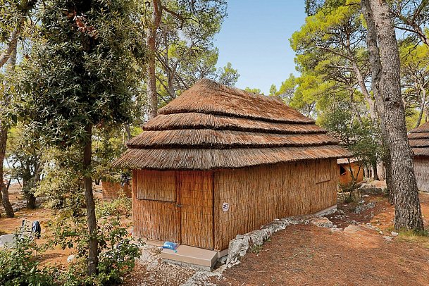 Pine Beach Pakostane - Wohnbeispiel Familien Bungalow (Zimmercodierungen CB3, bis & CB8)