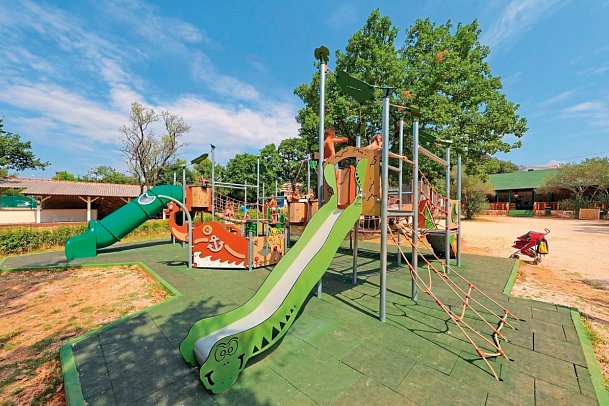 Pine Beach Pakostane