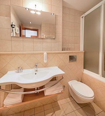 Hotel Zora - Beispiel Bad (Zimmercodierungen FFC & FMC)