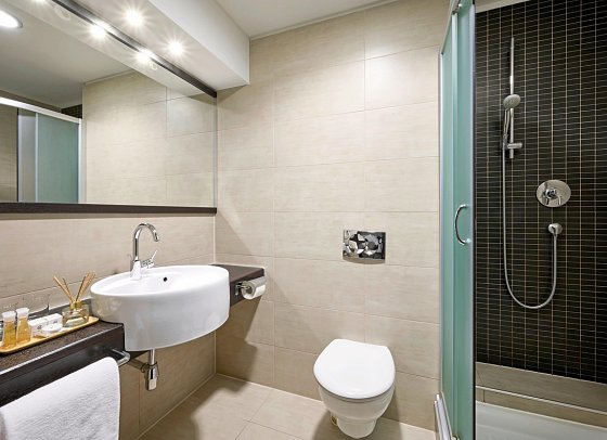 Hotel Imperial Vodice - Beispiel Bad Doppelzimmer Superior Gartenblick (Zimmercodierungen DSG & DCG)