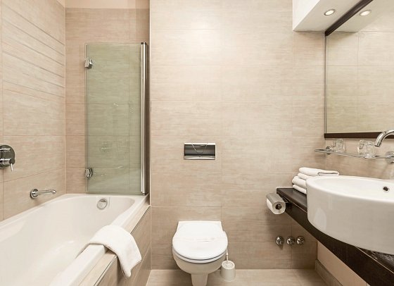 Hotel Imperial Vodice - Beispiel Bad Doppelzimmer Superior Meerblick (Zimmercodierungen DSM & DCM)