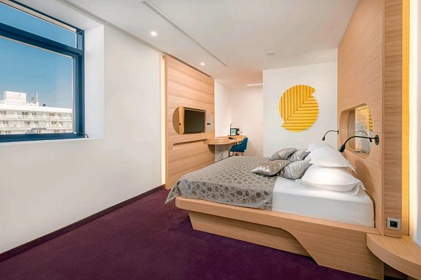 Olympia Sky - Wohnbeipiel Doppelzimmer Standard Atriumblick (Zimmercodierungen DBG & EBG)