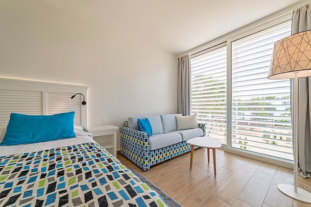 Amadria Park Beach Hotel Jure - Wohnbeispiel Familienzimmer Innenhof oder Parkblick (Zimmercodierung FB1)