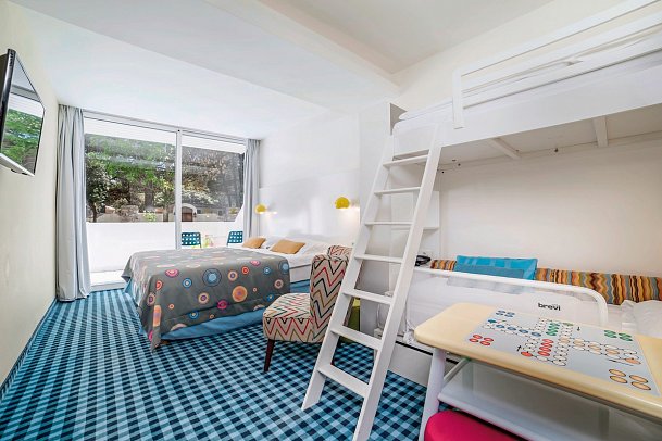 Amadria Park Kids Hotel Andrija - Wohnbeispiel Familienzimmer Parkseite Balkon (Zimmercodierung FB2)