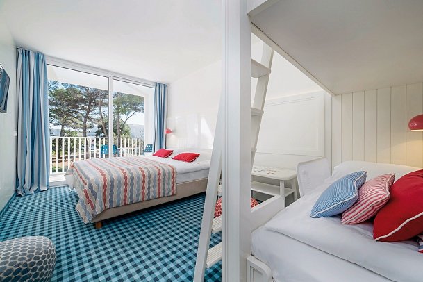 Amadria Park Kids Hotel Andrija - Wohnbeispiel Familienzimmer Parkseite Balkon (Zimmercodierung FB2)
