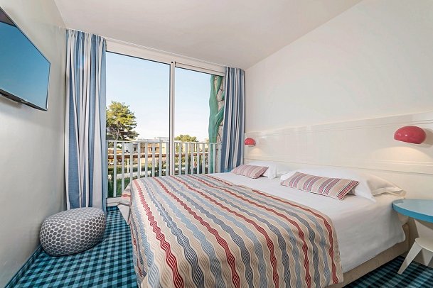 Amadria Park Kids Hotel Andrija - Wohnbeispiel Doppelzimmer Parkseite franz. Balkon (Zimmercodierungen DBG & DC3)