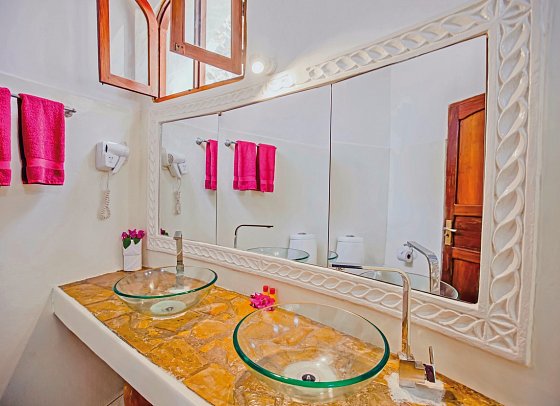 AHG Waridi Beach Resort & Spa - Beispiel Bad (Zimmercodierungen BX1 & BBM)