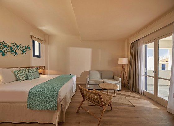 AluaSoul Zakynthos by AMR Collection - Wohnbeispiel Juniorsuite (Zimmercodierung JBL)