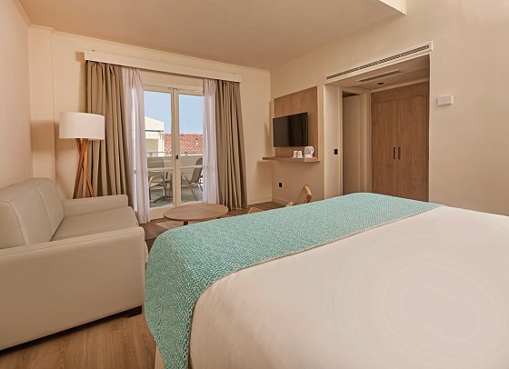 AluaSoul Zakynthos by AMR Collection - Wohnbeispiel Juniorsuite (Zimmercodierung JBL)