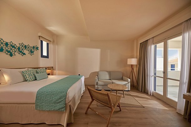 AluaSoul Zakynthos by AMR Collection - Wohnbeispiel Juniorsuite (Zimmercodierung JBL)