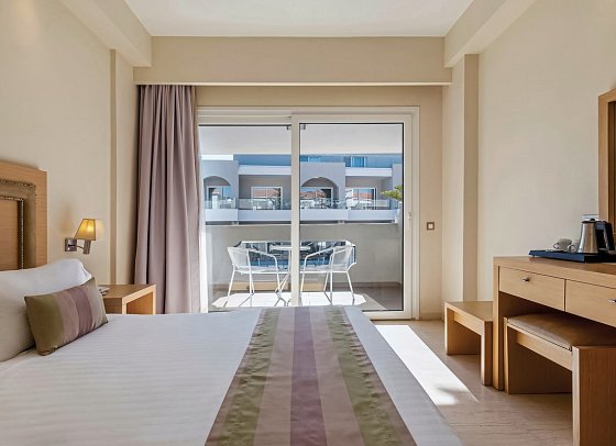 Alexandra Beach Resort & Spa - Wohnbeispiel Doppelzimmer Landblick (Zimmercodierung D1L)