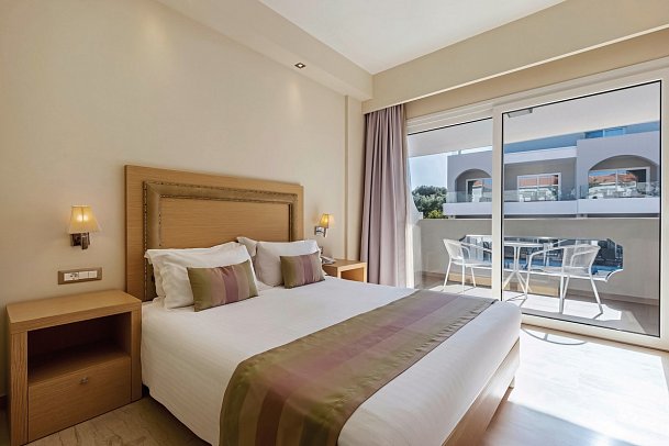 Alexandra Beach Resort & Spa - Wohnbeispiel Doppelzimmer Landblick (Zimmercodierung D1L)