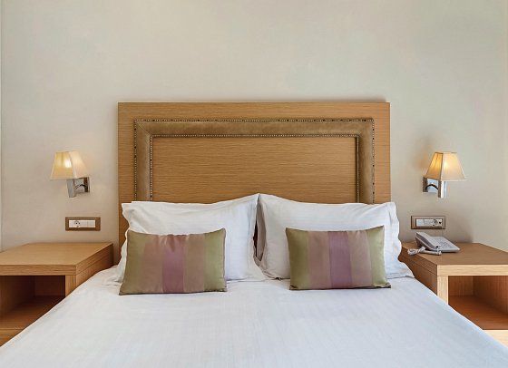 Alexandra Beach Resort & Spa - Wohnbeispiel Doppelzimmer Landblick (Zimmercodierung D1L)