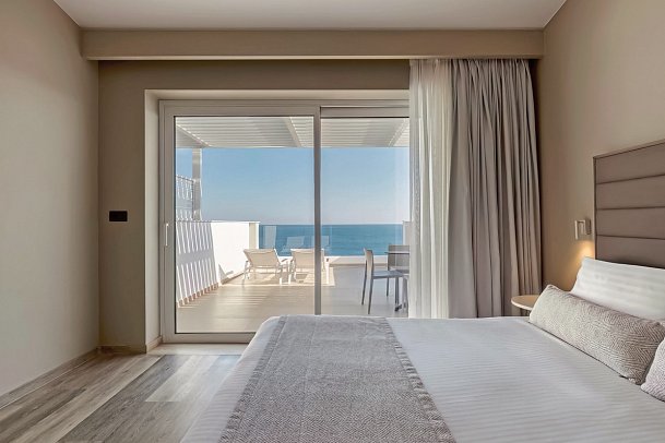 Alexandra Beach Resort & Spa - Wohnbeispiel Juniorsuite Meerblick (Zimmercodierung JBM)