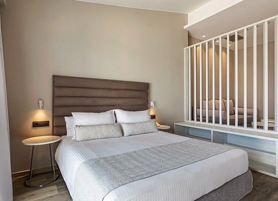 Alexandra Beach Resort & Spa - Wohnbeispiel Juniorsuite Meerblick (Zimmercodierung JBM)