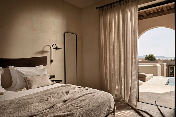 Pierros Verde Private Suites - Wohnbeispiel Juniorsuite Privatpool Meerblick (Zimmercodierung J1R)