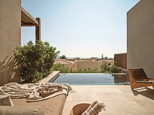Pierros Verde Private Suites - Wohnbeispiel Juniorsuite Privatpool Meerblick (Zimmercodierung J1R)
