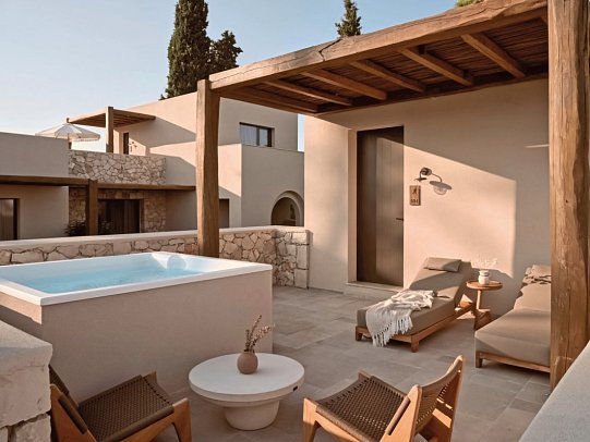 Pierros Verde Private Suites - Wohnbeispiel Elite Suite Private Jacuzzi (Zimmercodierung WB1)