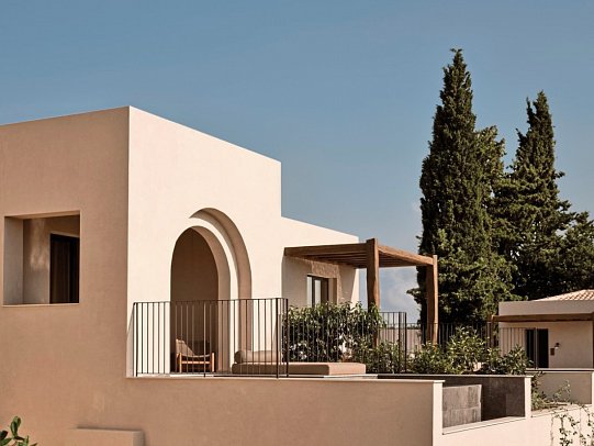 Pierros Verde Private Suites - Wohnbeispiel Superior Suite mit Privatpool (Zimmercodierung WS1)