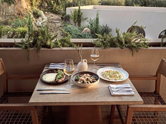 Pierros Verde Private Suites