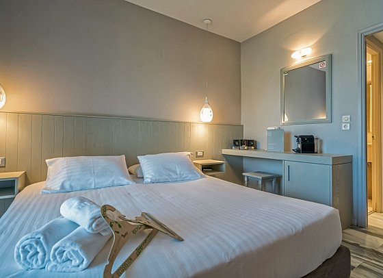 Castelli Hotel - Wohnbeispiel Doppelzimmer Deluxe Gartenblick (Zimmercodierung DDG)