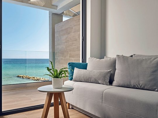 Cavo Orient Beach Hotel - Wohnbeispiel Seaside Suite Meerblick (Zimmercodierung W2M)