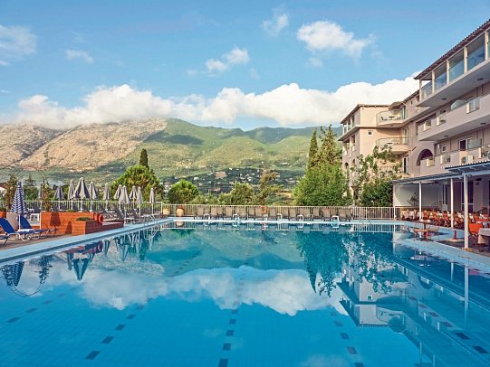 Koukounaria Hotel & Suites