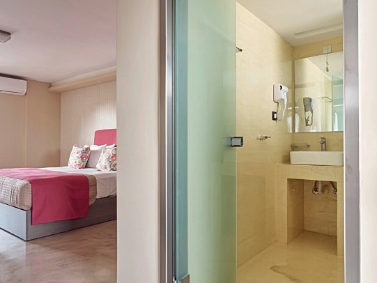 Koukounaria Hotel & Suites - Wohnbeispiel Familienzimmer (Zimmercodierung FB1)