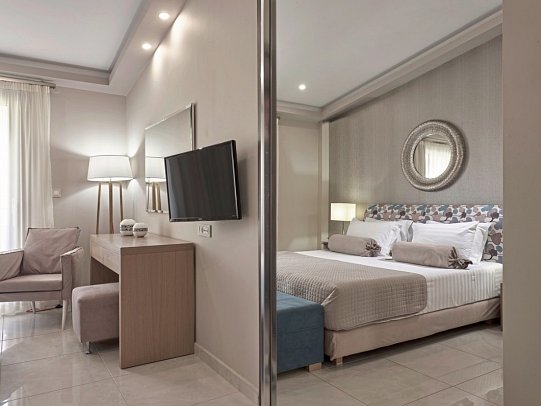 Koukounaria Hotel & Suites - Wohnbeispiel Juniorsuite (Zimmercodierung JB1)