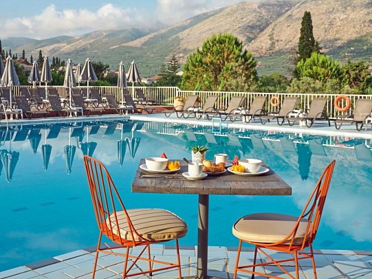 Koukounaria Hotel & Suites