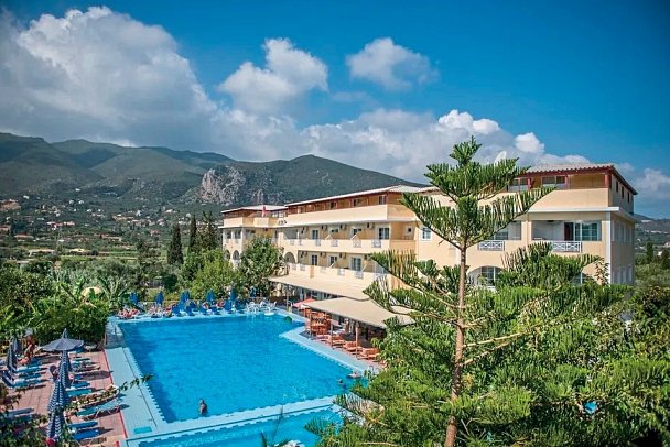 Koukounaria Hotel & Suites