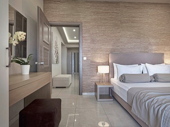 Koukounaria Hotel & Suites