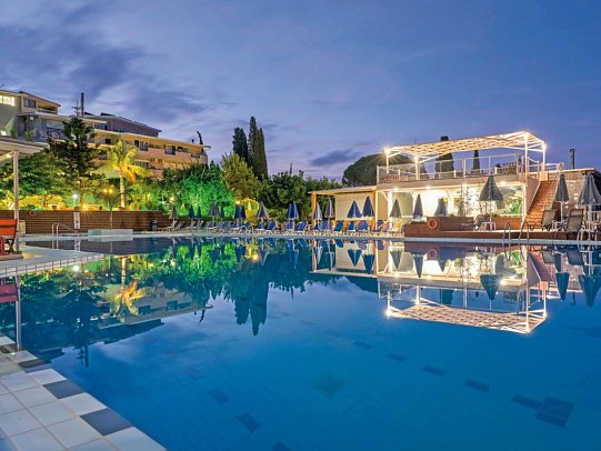 Koukounaria Hotel & Suites