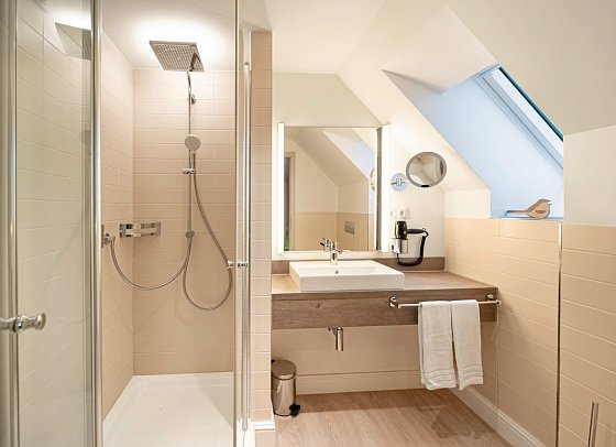 BEECH Resort Plauer See - Beispiel Bad Komfortzimmer Walddorf oder Schilfdorf (Zimmercodierungen DF1 & DC1)