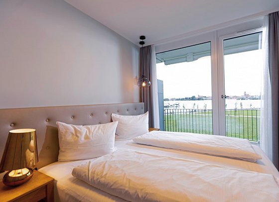 MAREMÜRITZ Yachthafen Resort - Wohnbeispiel Appartement Aurora Müritzblick (Zimmercodierung ABI)