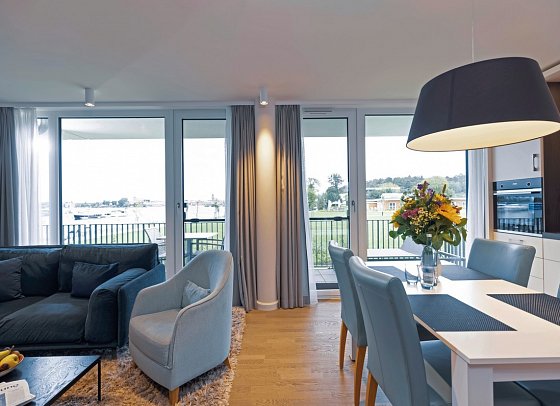MAREMÜRITZ Yachthafen Resort - Wohnbeispiel Suite Fortuna Müritzblick (Zimmercodierung W1I)