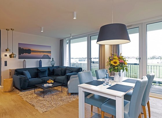 MAREMÜRITZ Yachthafen Resort - Wohnbeispiel Suite Fortuna Müritzblick (Zimmercodierung W1I)