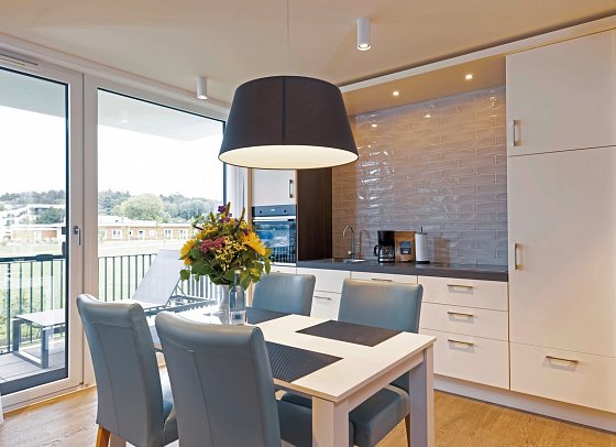MAREMÜRITZ Yachthafen Resort - Wohnbeispiel Suite Fortuna Müritzblick (Zimmercodierung W1I)