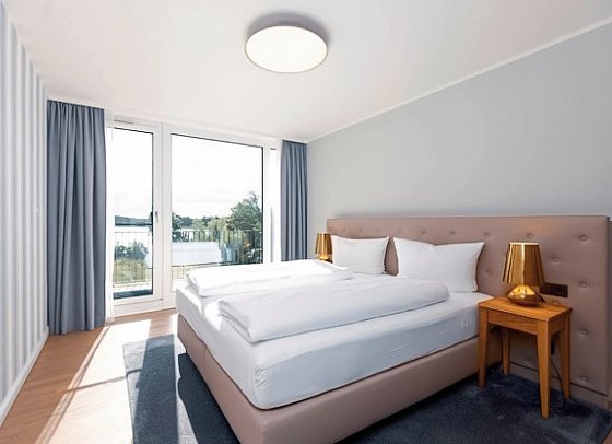 MAREMÜRITZ Yachthafen Resort - Wohnbeispiel Suite Fortuna Müritzblick (Zimmercodierung W1I)