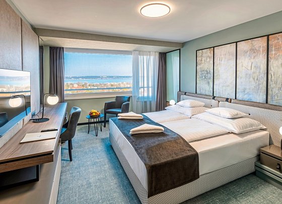 Hunguest Hotel Bál Resort - Wohnbeispiel Doppelzimmer Premium Seeblick (Zimmercodierung DMI)