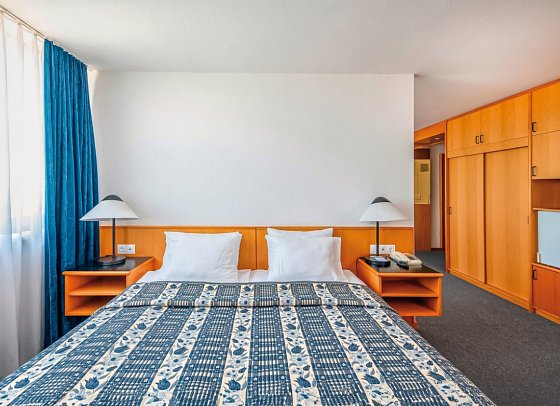 Club Tihany Hotel - Wohnbeispiel Doppelzimmer Standard Plus Parkseite (Zimmercodierungen DB1, DB2 & DC1)