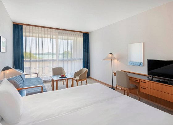 Club Tihany Hotel - Wohnbeispiel Doppelzimmer Superior Seeseite (Zimmercodierungen DS1 & DS2)
