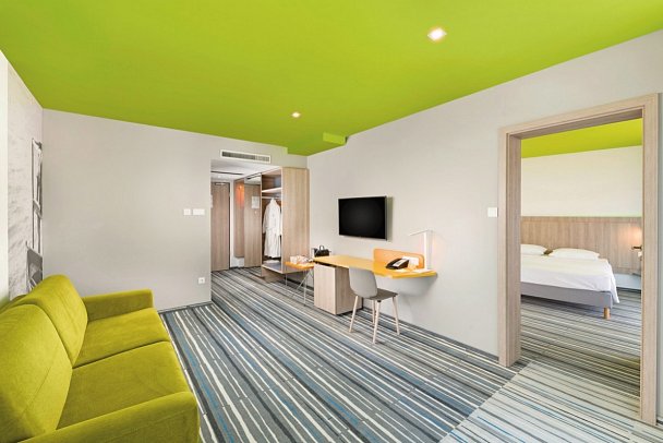 Park Inn by Radisson Zalakaros Hotel & Spa - Wohnbeispiel Familiensuite mit Balkon (Zimmercodierung WI1)